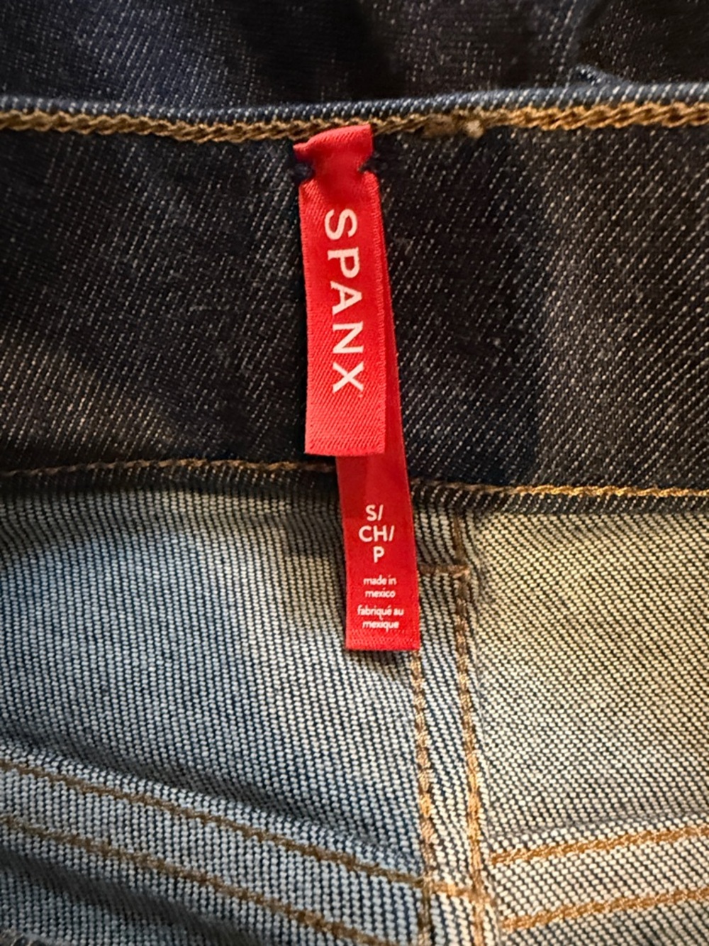 SPANX Pintuck Flare Jeans Size Small - Picture 2 of 7